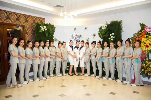 May đồng phục spa cuối năm: chất liệu và form dáng