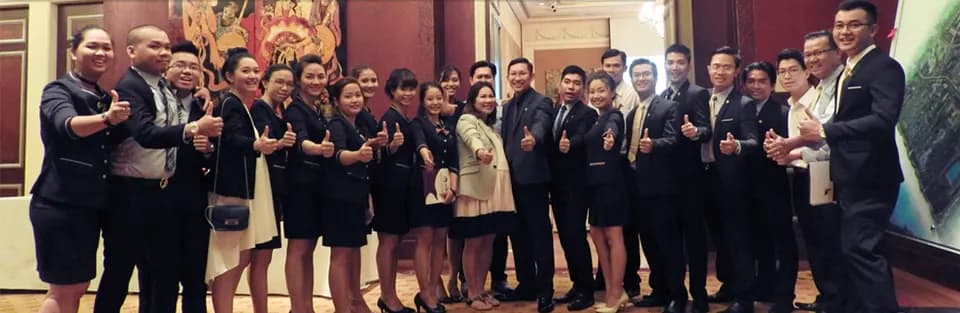 May đồng phục tại TP.HCM: chọn theo tính chất công việc