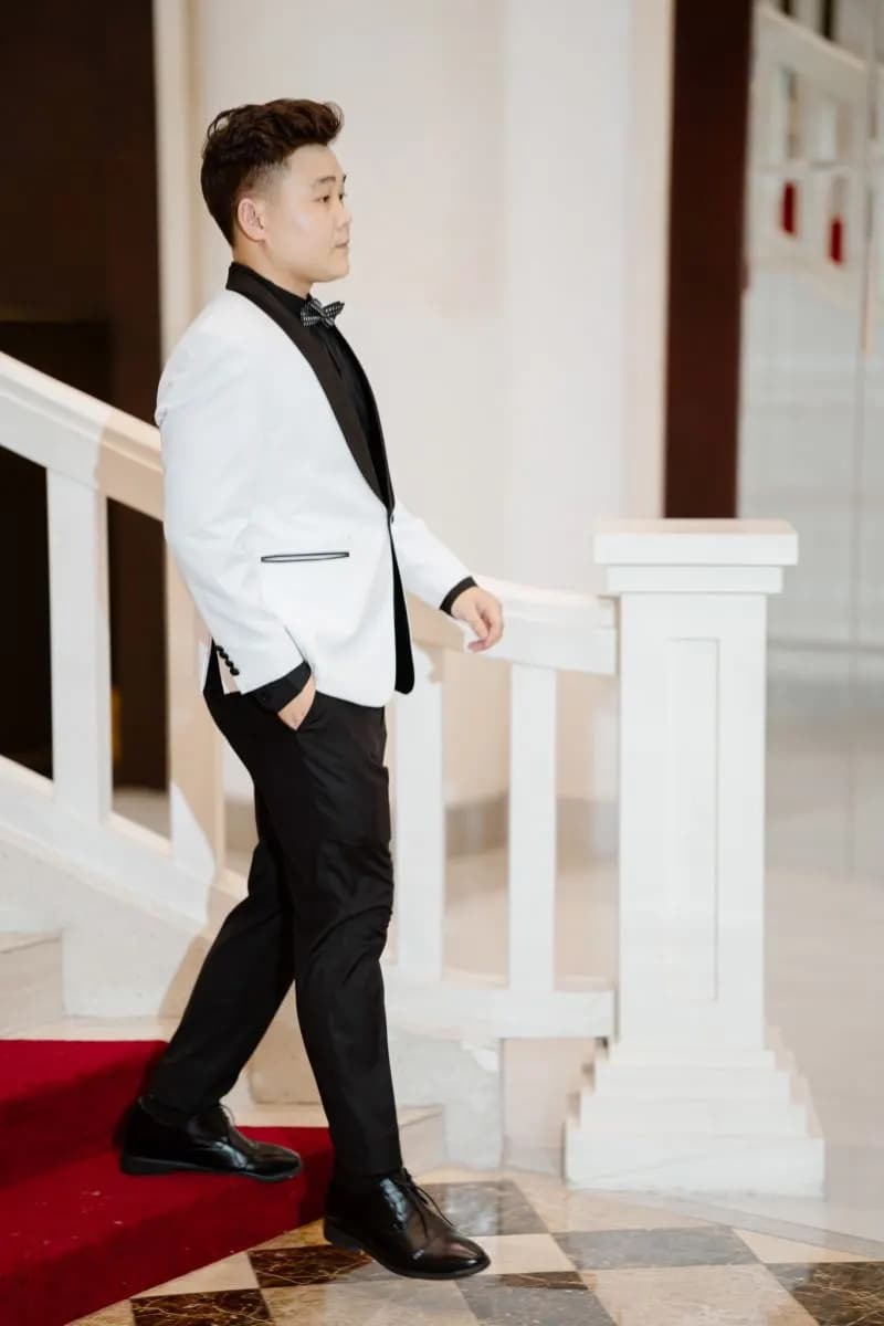 Suit cưới của chú rể Trung Tính: chọn form và chất liệu