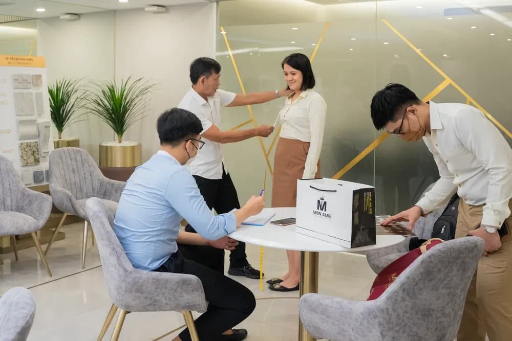 Mon Amie may đồng phục cho Đại Quang Minh