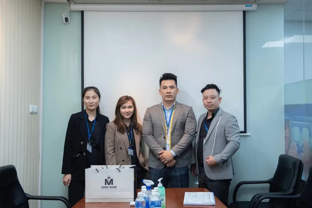 Mon Amie may đồng phục cho PSL Việt Nam