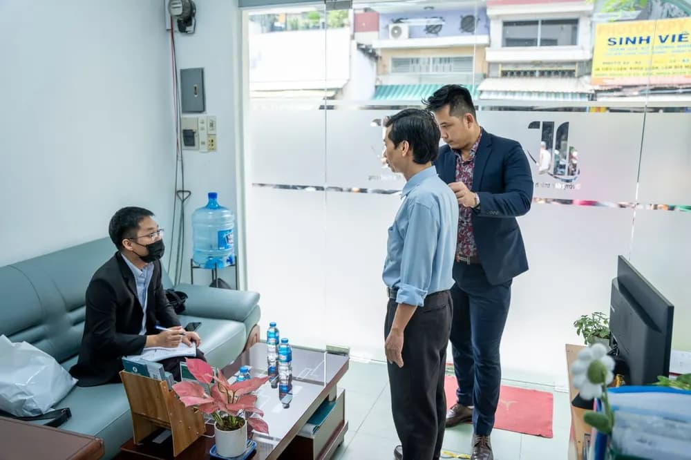 Mon Amie may đồng phục cho cán bộ nhân viên HUREDIN (UEH)