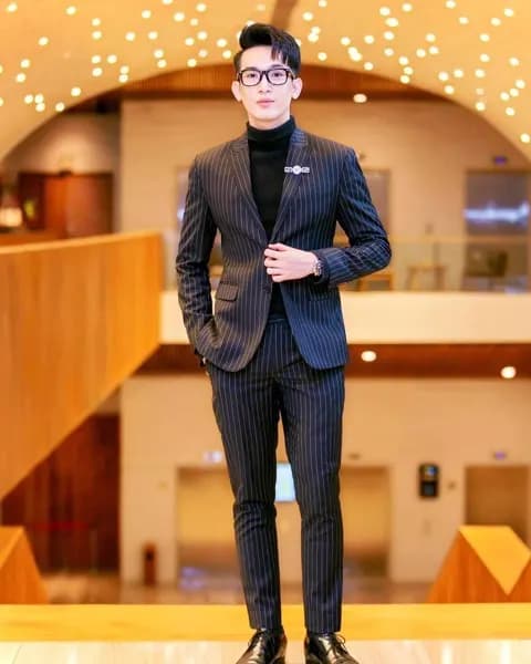 Mon Amie may vest cho nghệ sĩ: vải, form và ánh đèn
