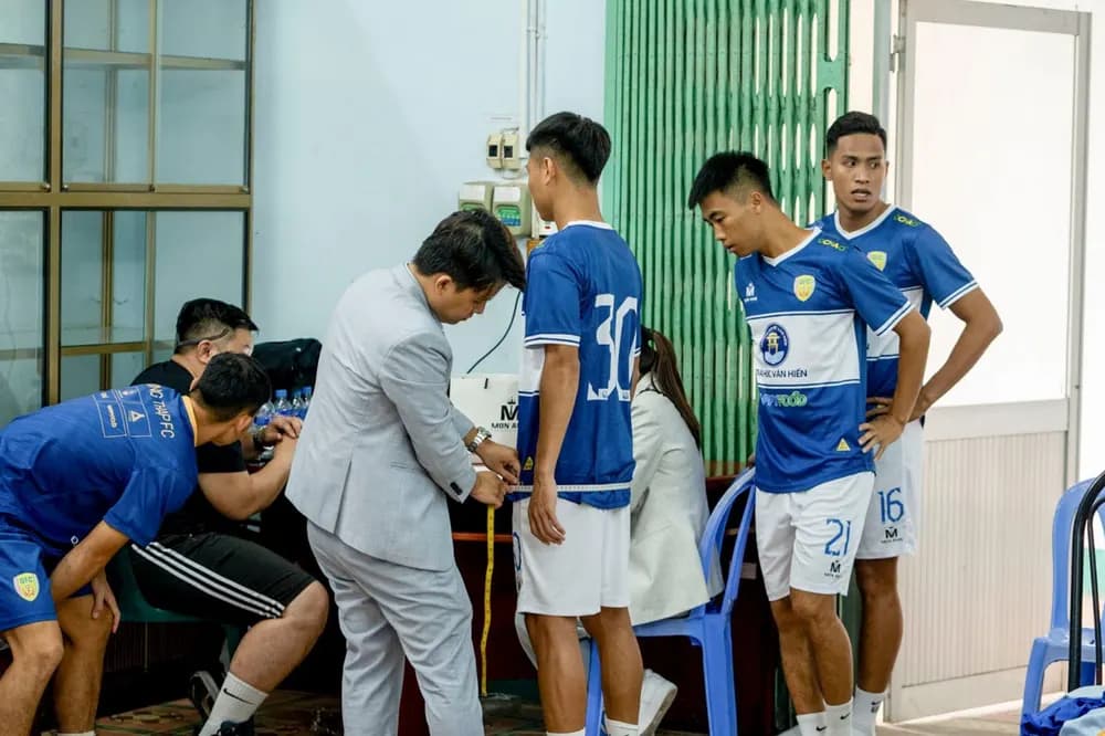 Mon Amie may đồng phục cao cấp cho đội bóng Đồng Tháp DFC