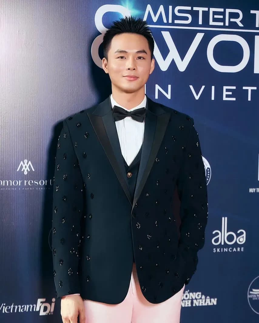 Mon Amie x Vũ Linh: suit đính kết Mon Galaxy 2025