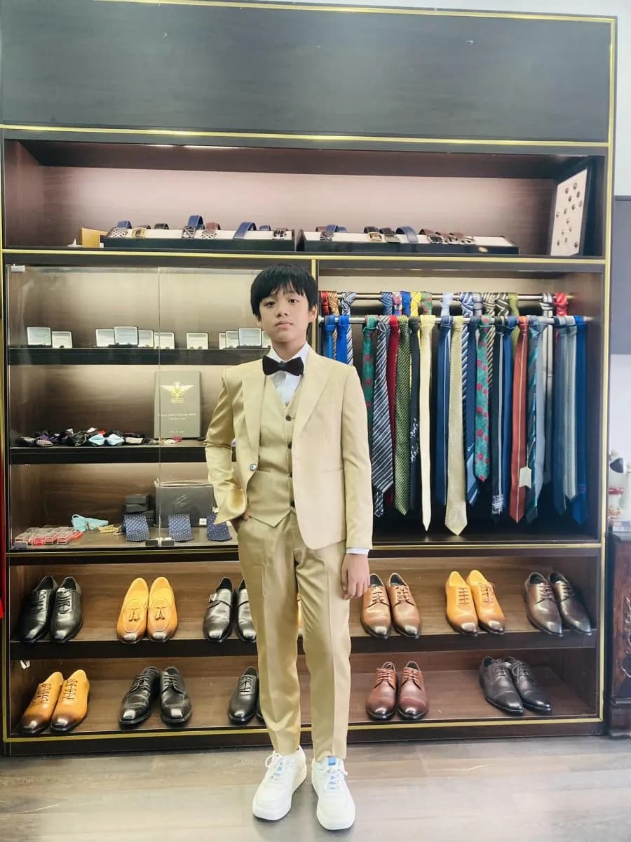 Suit trẻ em thảm đỏ: bé Hạo Khang và Đất Rừng Phương Nam