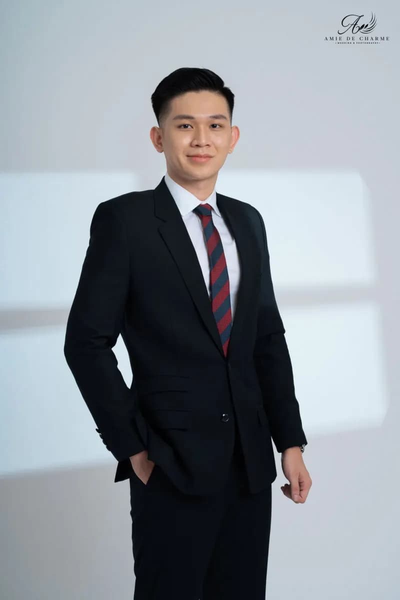 Suit doanh nhân: chọn form, vải và màu cho lịch làm việc dày