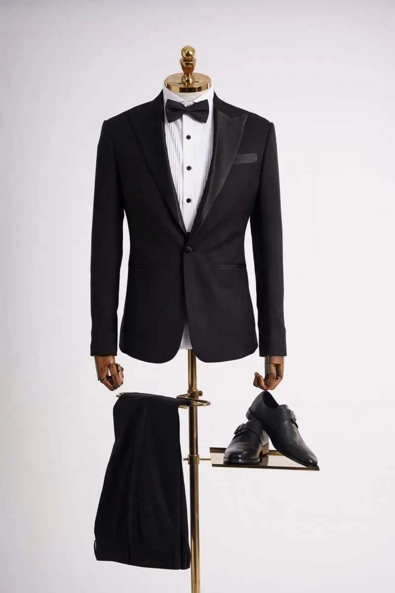 Tuxedo cho chú rể: cấu tạo chuẩn và cách chọn khi may đo