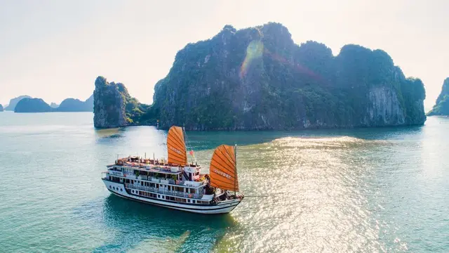 Mon Amie may đồng phục cho Bài Thơ Hạ Long — 5/6