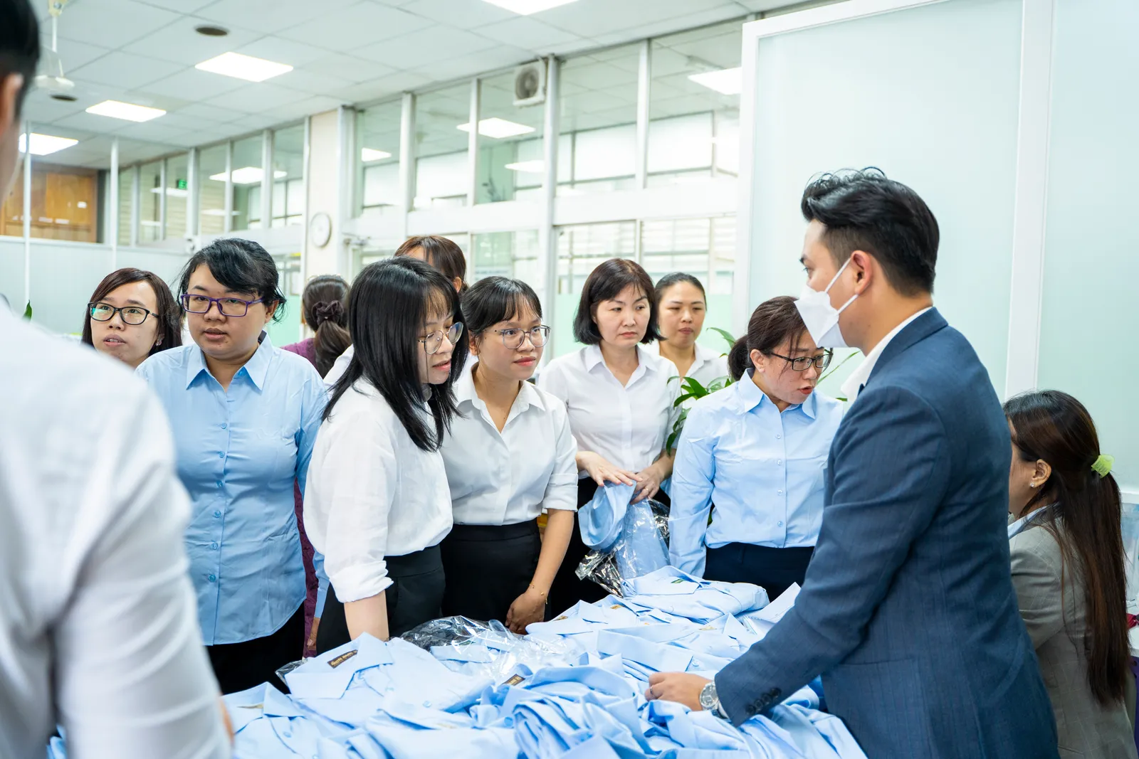Mon Amie may đồng phục cho Bệnh viện Chợ Rẫy — 1/11