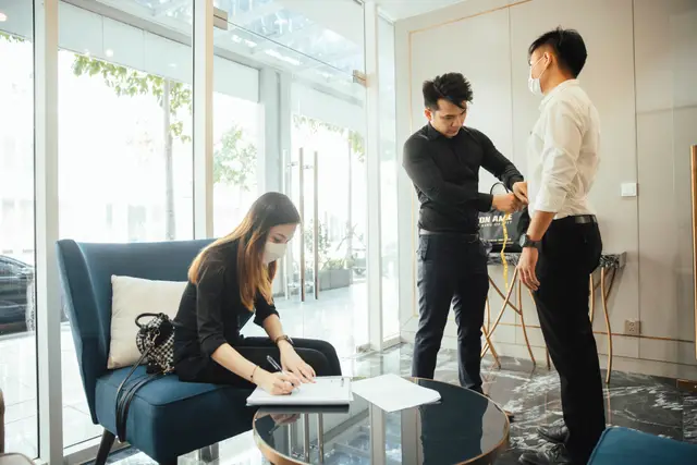 Mon Amie may đồng phục cho Blue Sea Group — 4/14