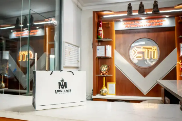 Mon Amie may đồng phục cho Central Tech Việt Nam — 6/18