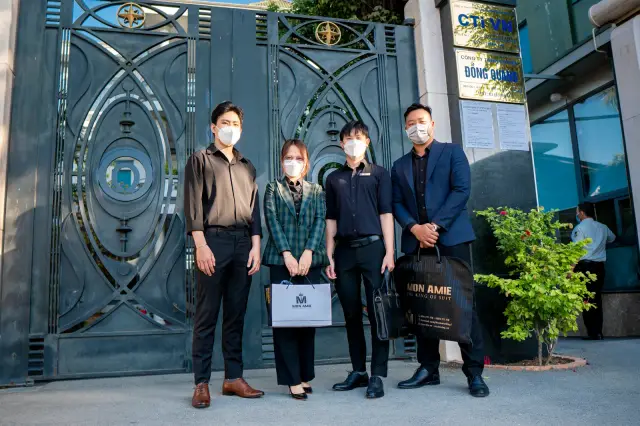 Mon Amie may đồng phục cho Central Tech Việt Nam — 12/18