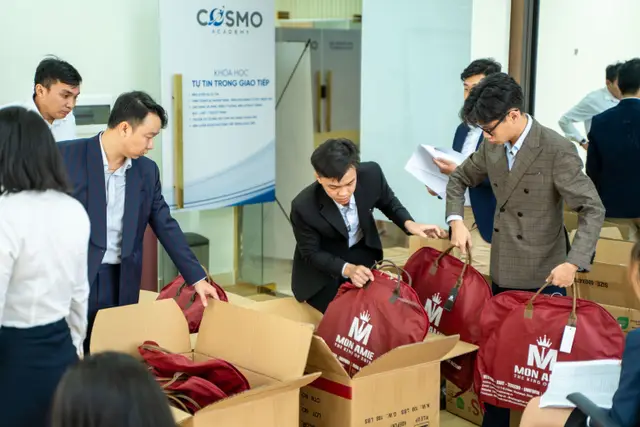 Mon Amie may đồng phục cho COSMO Academy — 10/15