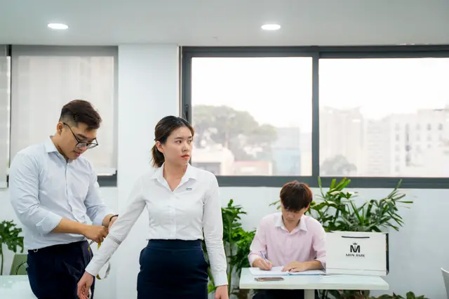 Mon Amie may đồng phục cho ERAS Group — 3/11