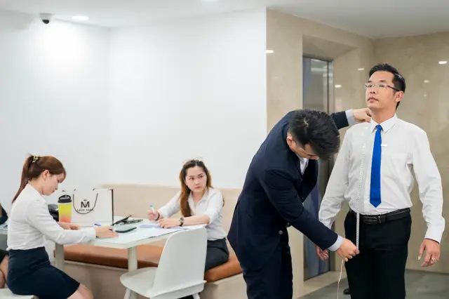 Mon Amie may đồng phục cho ERAS Group — 4/11