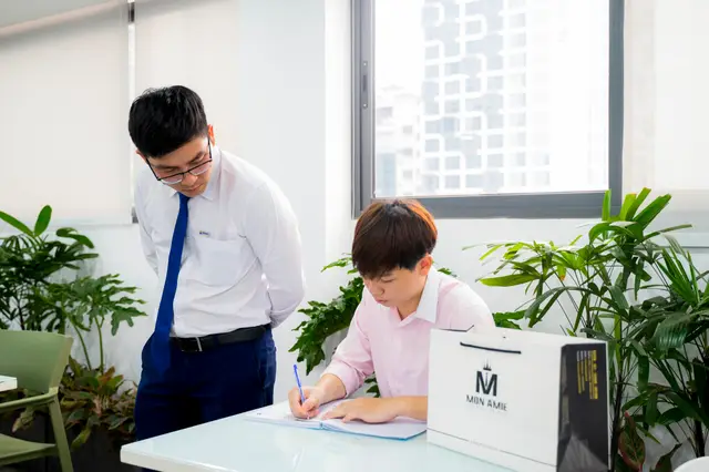 Mon Amie may đồng phục cho ERAS Group — 6/11