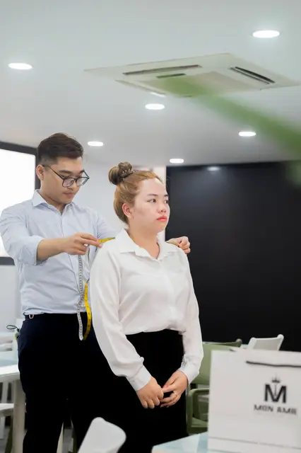 Mon Amie may đồng phục cho ERAS Group — 11/11