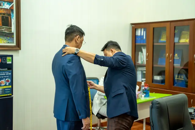 Mon Amie may đồng phục cho Hùng Hậu — 6/9
