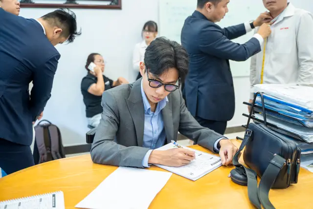 Mon Amie may đồng phục cho Nhựa Đạt Hòa — 4/15