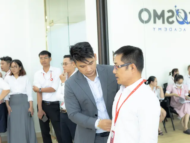 Mon Amie may đồng phục cho Royal Group — 2/10
