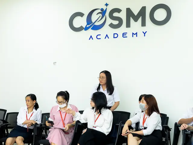 Mon Amie may đồng phục cho Royal Group — 3/10