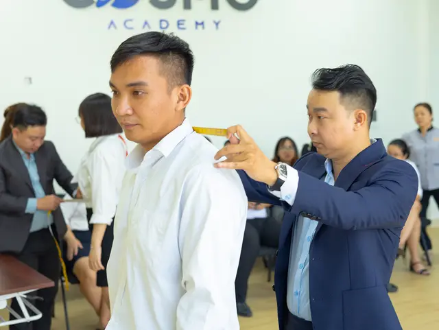 Mon Amie may đồng phục cho Royal Group — 7/10