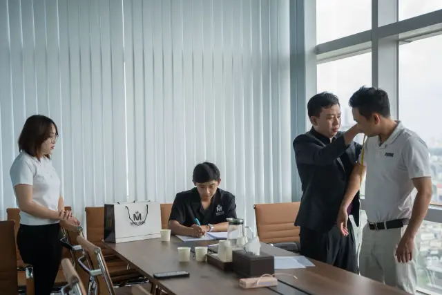 Mon Amie may đồng phục cho Công ty Xây dựng Solutions — 11/11