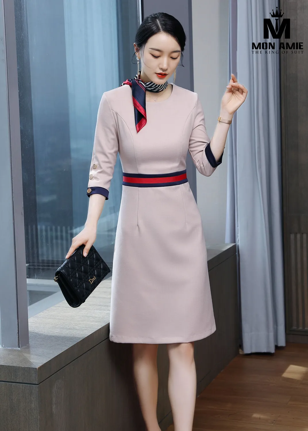Đầm hồng phấn đai sọc, khăn cổ PN1930 — 1/7