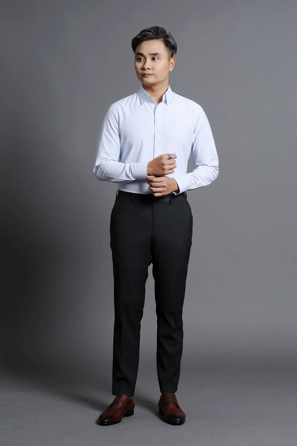 Đồng Phục Áo Sơ Mi Nam Chấm Bi Trắng — 1/2