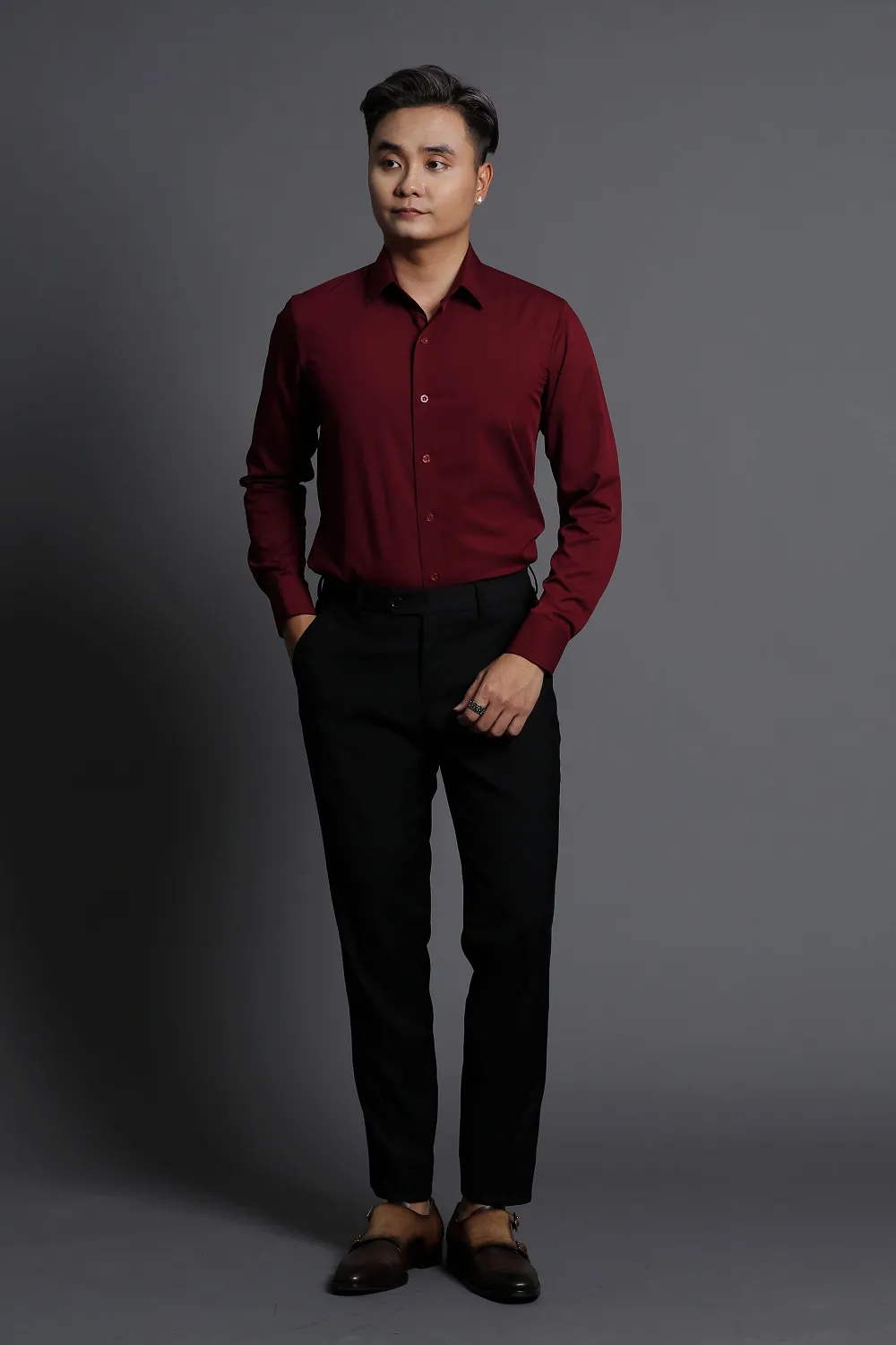 Đồng Phục Áo Sơ Mi Nam Đỏ Đô — 1/2