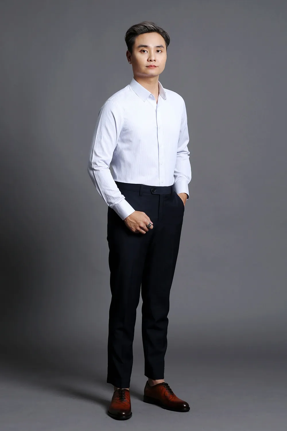 Đồng Phục Áo Sơ Mi Nam Kẻ Sọc Trắng — 1/3