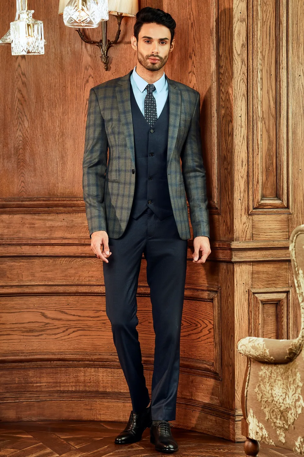 Suit doanh nhân · 33 — 1/1