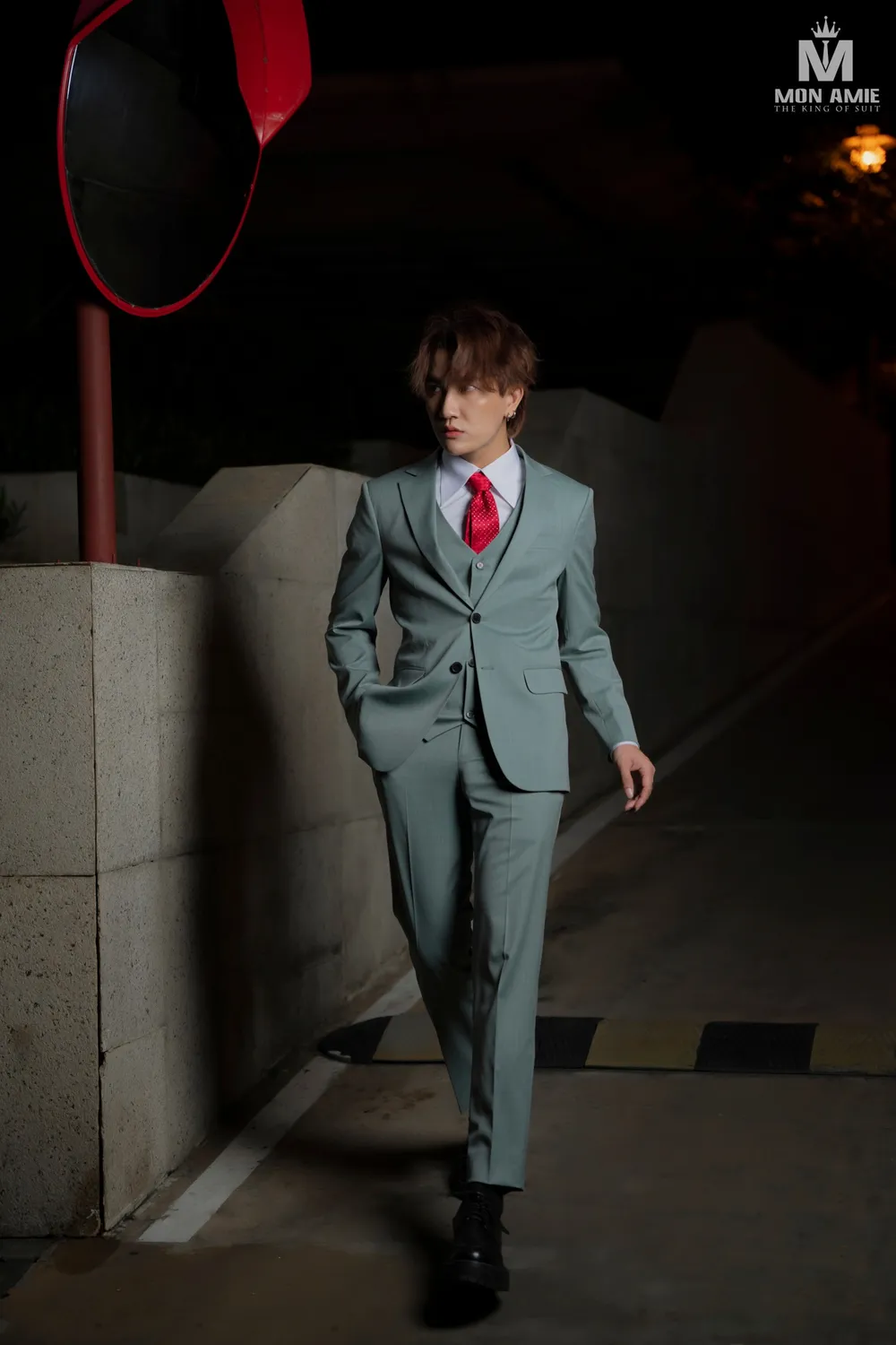 Thời Trang Cùng Suit 3 Mảnh Tôn Dáng — 1/3
