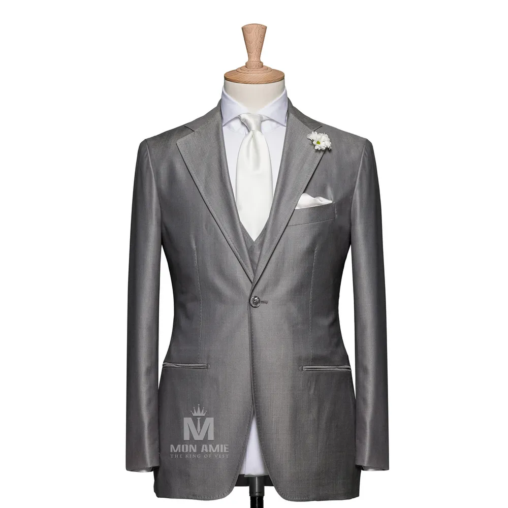 Suit ba mảnh xám bạc — 1/3